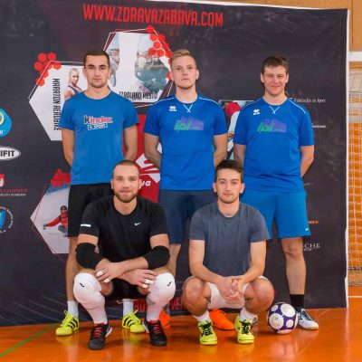 Smo ekipa ki je vecinsko sestavljena iz okolice rogaske slatine. Smo pa letos sprejeli tudi talente izven tega okoliša. Združuje nas strast do nogometa in zabave. 